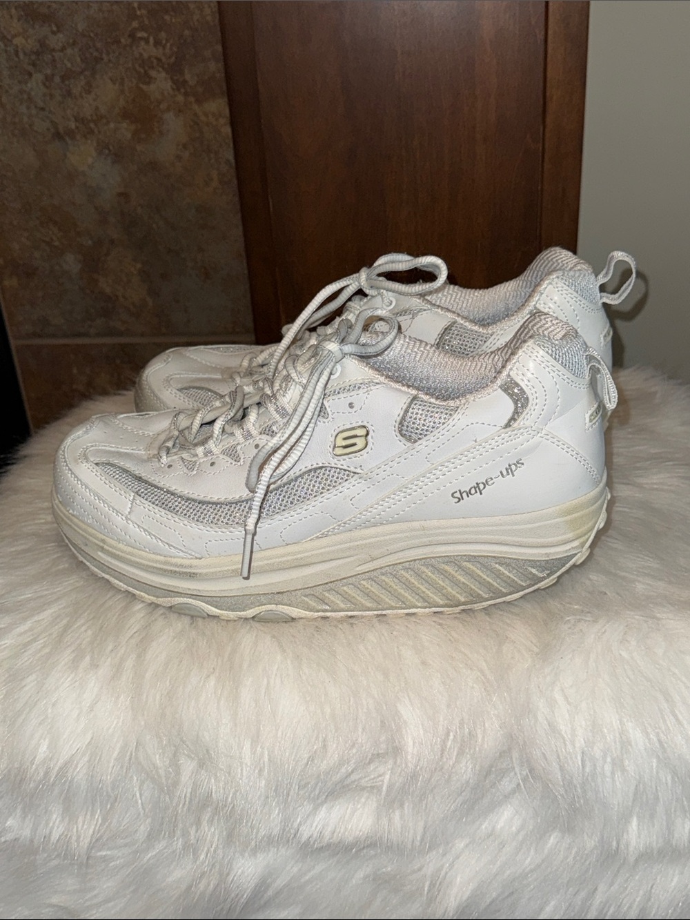 Skechers Shape-Ups Women’s 9.5 White Silver Toning Walking Shoes Y2K